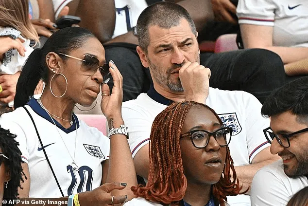 全站官方平台-英足总纵容贝林厄姆父亲辱骂记者，且不敢让他儿子接受采访