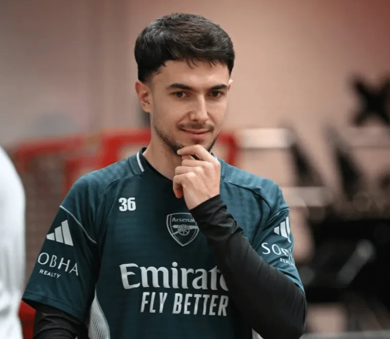 开云体育-苏比门迪本场对抗6胜3，2夺回球权2解围，触球37次