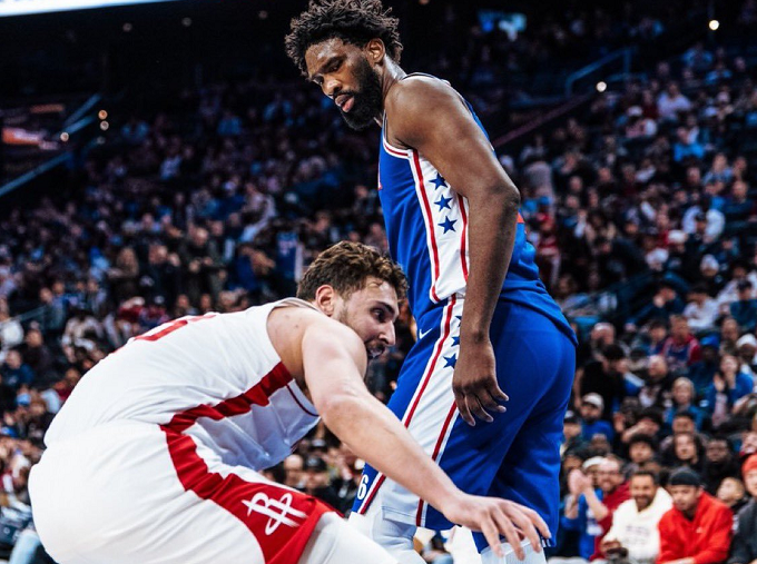 全站官方平台-库里轰38+8记三分仍无缘今日最佳！对不起，你碰到暴走的大帝了